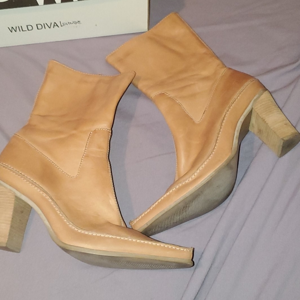 DIBA Light beige leather ankle boots